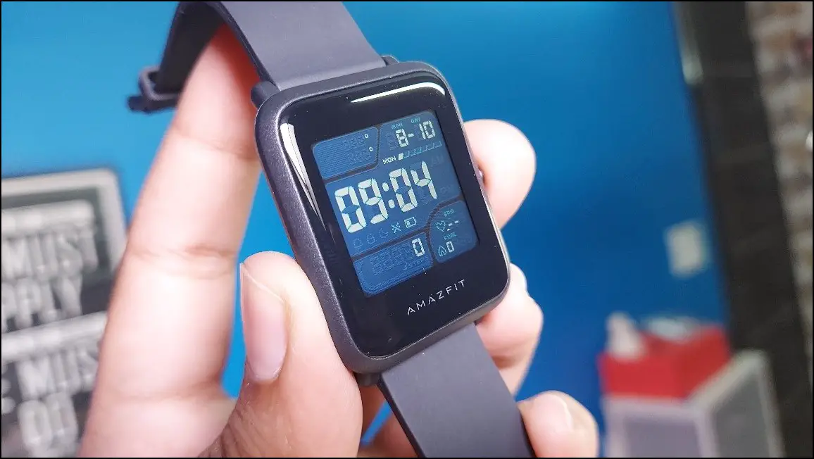 Transflective LCD Display Type on Smartwatch