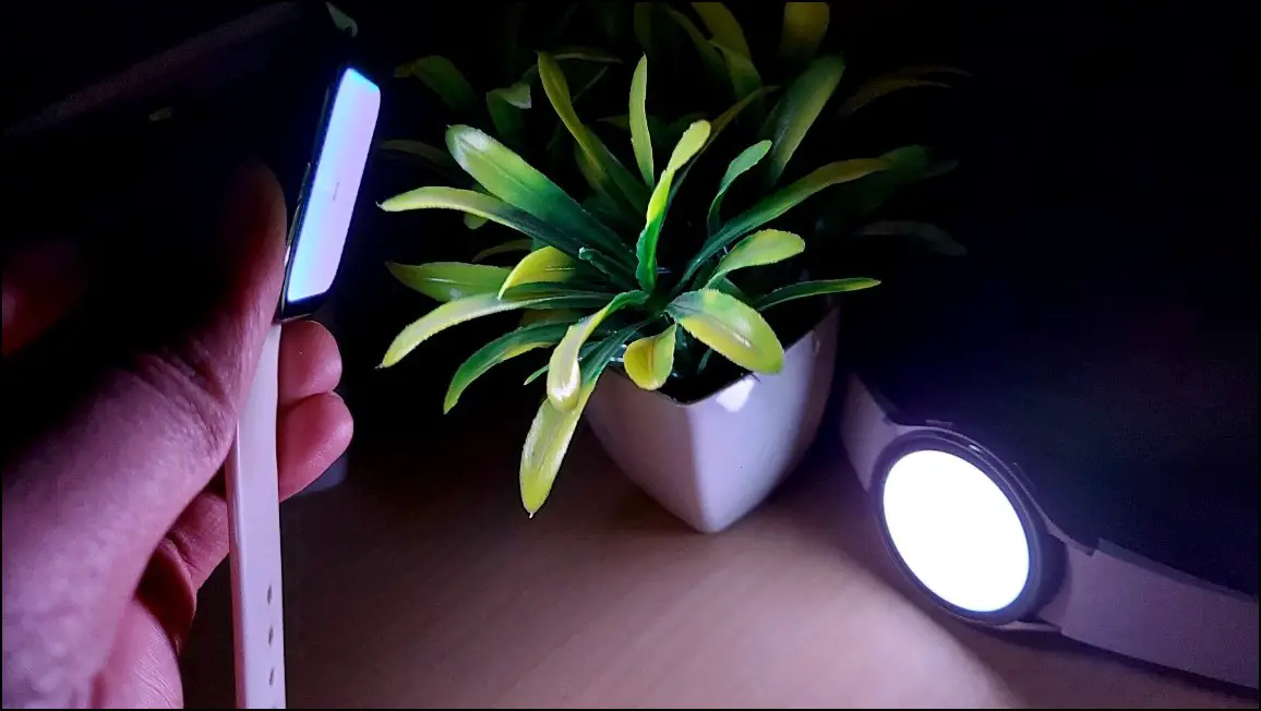 Use Smartwatch as Torch Light