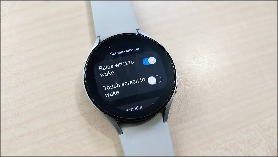 Samsung Galaxy Watch Raise Wrist to Wake Feature